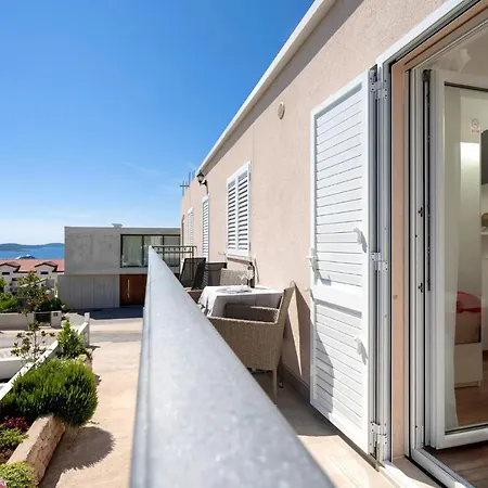 Milan ゲストハウス フヴァル